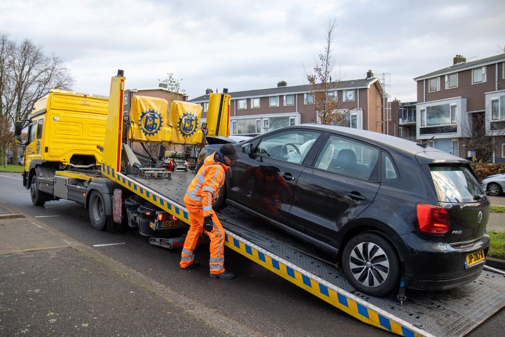 Auto Botst Op Voorganger, Bestuurder Naar Ziekenhuis - Vlaardingen24